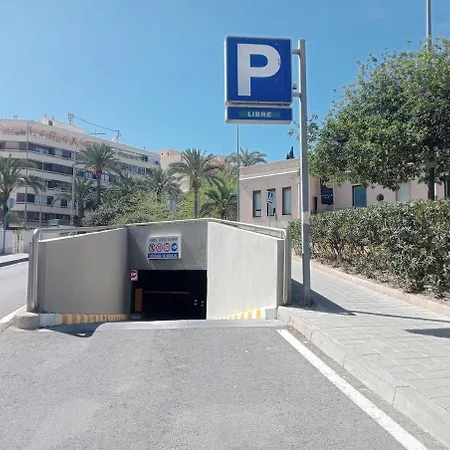 D65 Centrally Locatedwell Connected Parking *