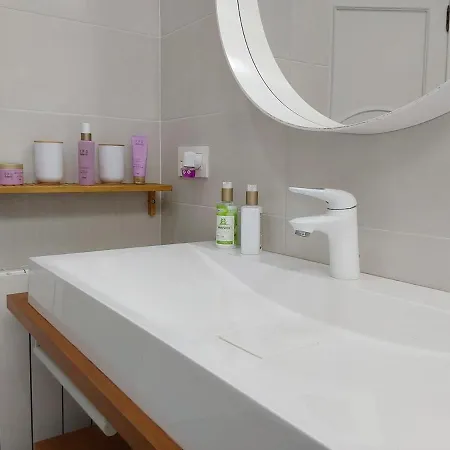 D65 Centrally Locatedwell Connected Parking Apartment Alicante