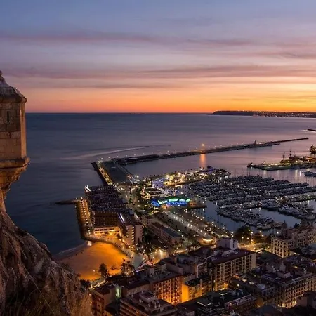 D65 Centrally Locatedwell Connected Parking * Alicante