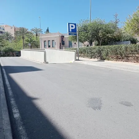Apartment D65 Centrally Locatedwell Connected Parking *
